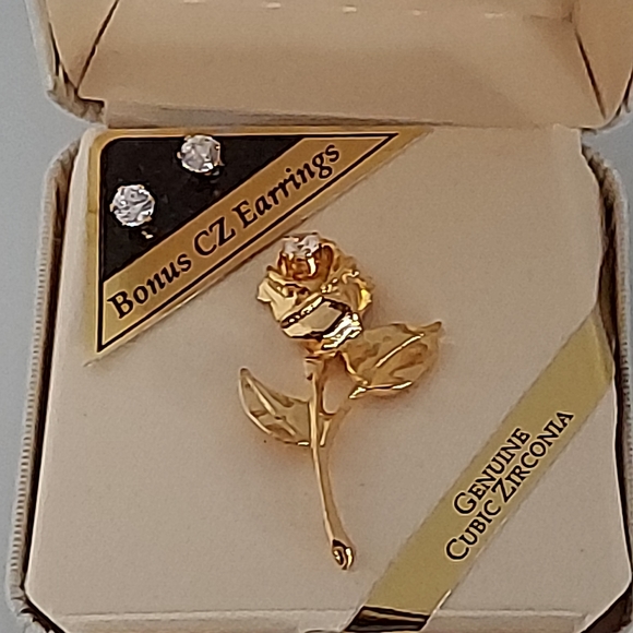 S240 Cubic Zirconia Rose Pin & Stud Earring Boxed Set - Picture 2 of 8